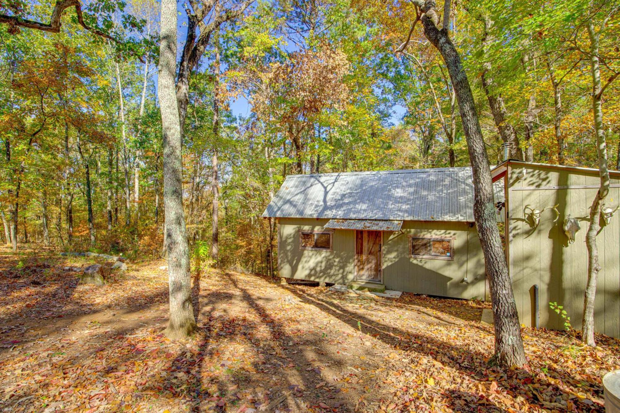 Secluded Tallassee Cabin With Fire Pit And Porch! Eksteriør billede