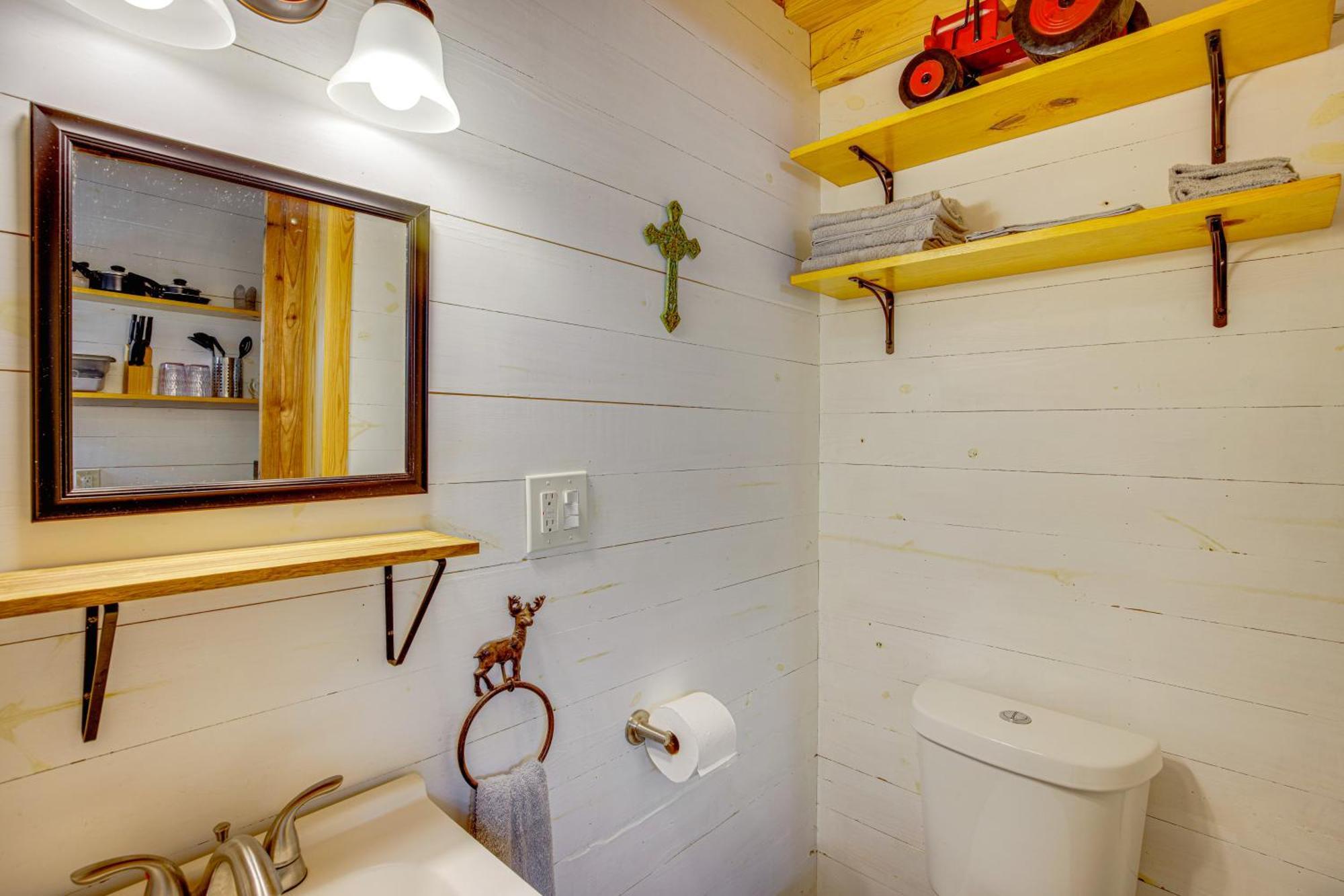Secluded Tallassee Cabin With Fire Pit And Porch! Eksteriør billede