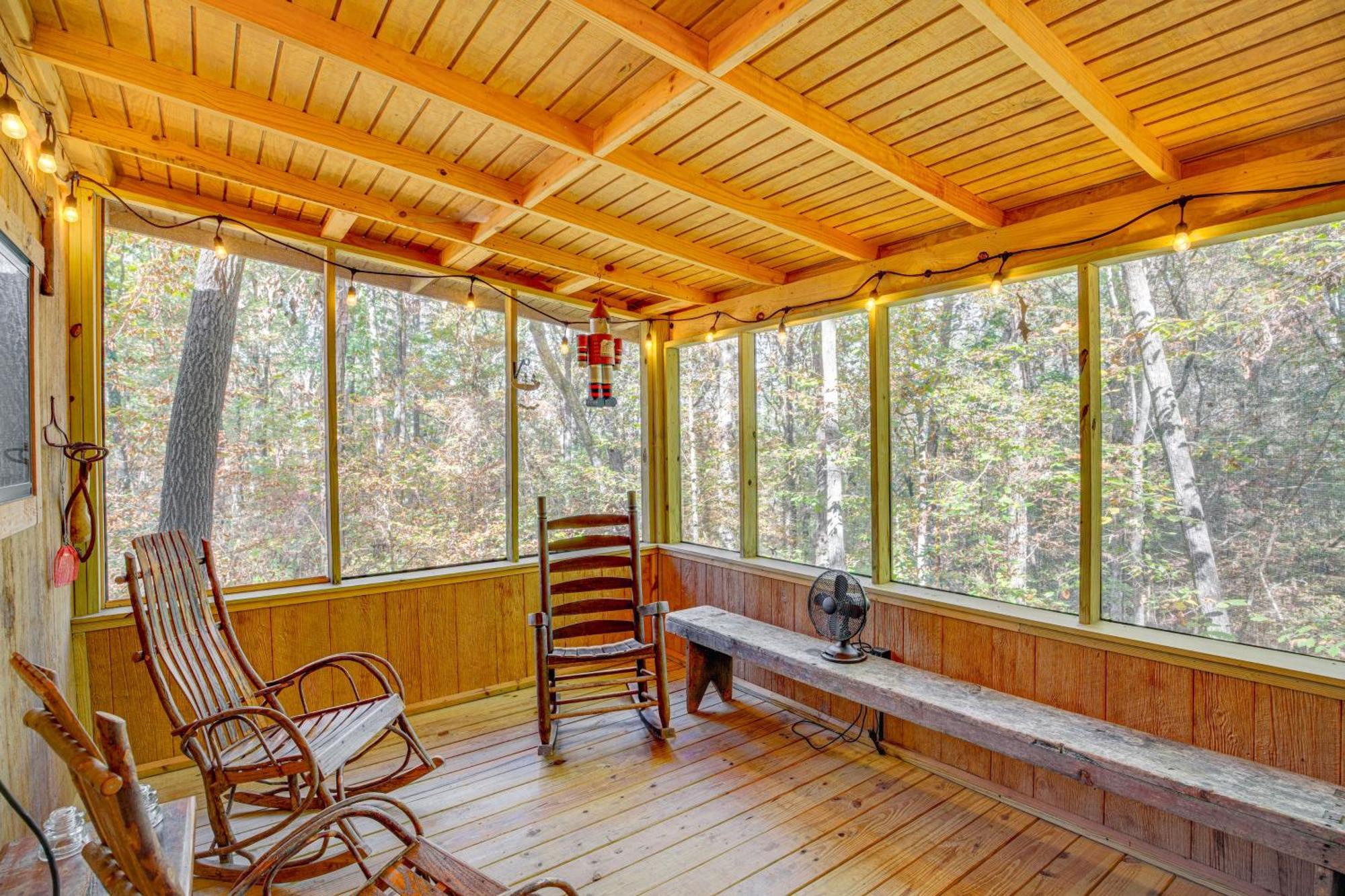 Secluded Tallassee Cabin With Fire Pit And Porch! Eksteriør billede
