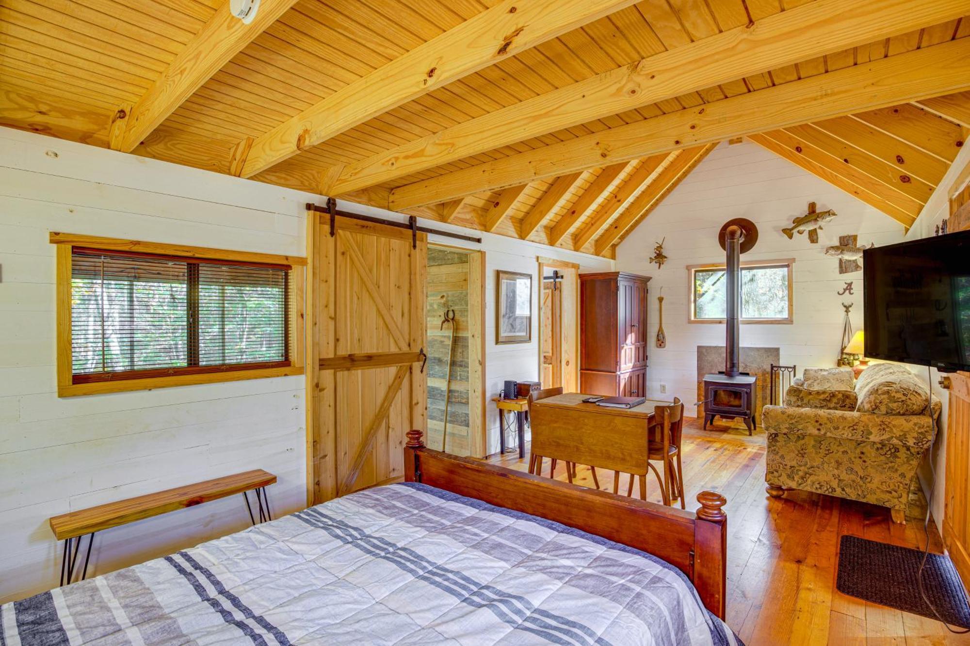 Secluded Tallassee Cabin With Fire Pit And Porch! Eksteriør billede